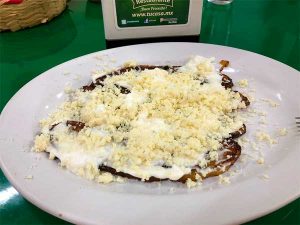 Plátanos fritos con crema y queso del restaurante Tu Casa en Tuxpan, Ver.
