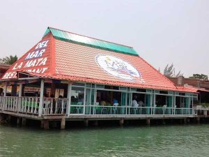 Restaurante Del Mar en la laguna de Tampamachoco en Tuxpan, Ver.
