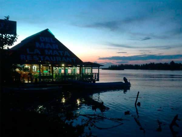 Restaurante del Mar en la laguna de Tampamachoco en Tuxpan, Ver.