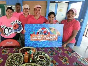 Equipo del Restaurante Doña Paty en la Laguna de Tampamachoco en Tuxpan, Veracruz