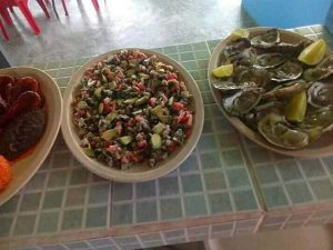 Ostiones y pulpo en el Restaurante Doña Paty en la Laguna de Tampamachoco en Tuxpan, Veracruz