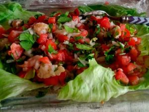 Ensalada de camarones del Restaurante Mar de Plata en la playa de Tuxpan, Ver.