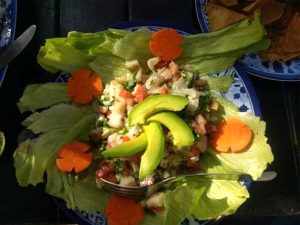 Ensalada de mariscos del restaurante Villas Tabuco en la playa de Tuxpan