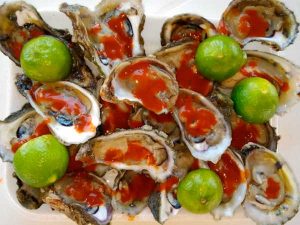 Deliciosas ostiones en su concha del Restaurante Mar de Plata en la playa de Tuxpan, Veracruz 2